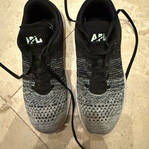 APL Men's Black and White Knit Athletic Shoes